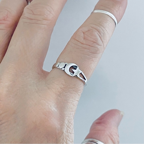 Sterling Silver Small Crescent Moon and Star Ring with Dots, Celestial Rings - Picture 4 of 12